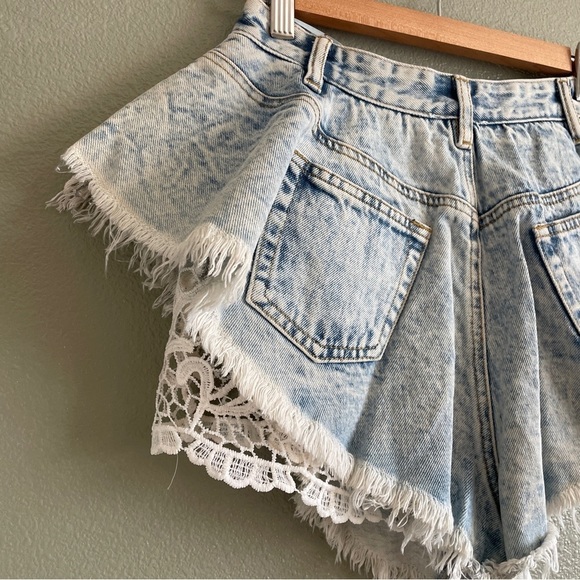 NWT Privy Flutter Denim and Lace Shorts- Medium - Picture 6 of 9